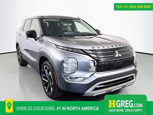 Used 2022 Mitsubishi Outlander SE image 1