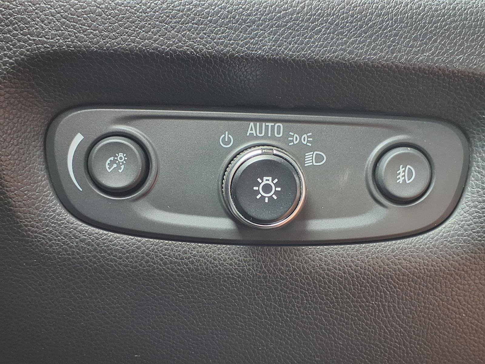 Used 2020 Chevrolet Traverse LT FWD image 19
