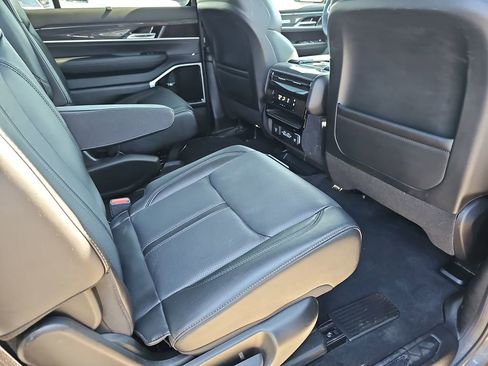 Used 2022 Jeep Wagoneer Series III w/ Premium Group I image 14