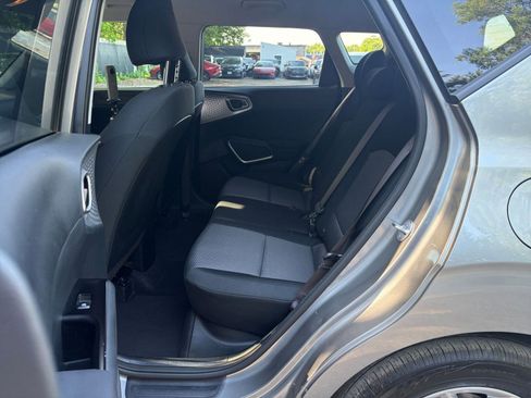 Used 2025 Kia Soul LX w/ LX Technology Package FWD image 23