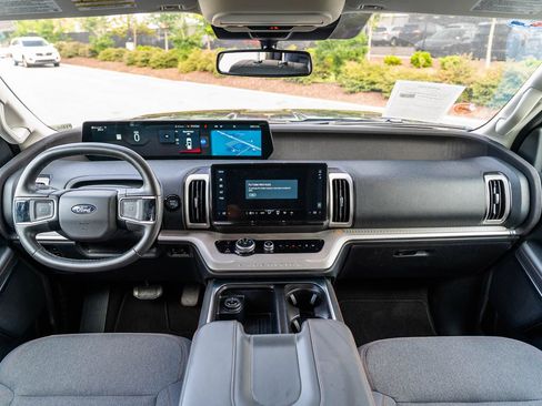 Used 2025 Ford Expedition Max Active RWD image 22