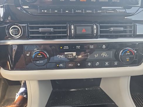 Used 2022 Nissan Pathfinder SL FWD image 11