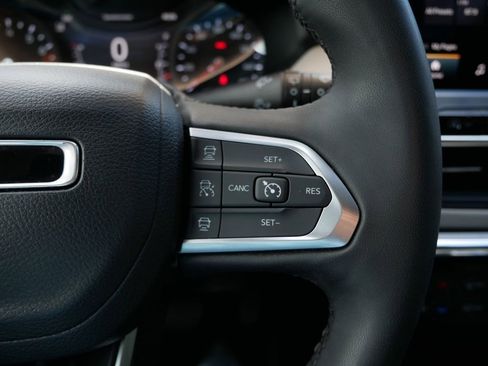 Used 2024 Jeep Compass Limited image 18