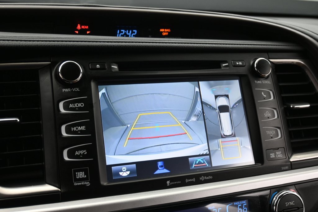 Used 2019 Toyota Highlander Limited Platinum AWD/4WD image 2
