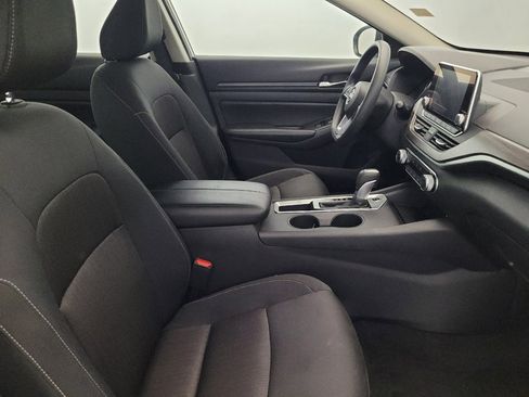 Used 2025 Nissan Altima 2.5 SV FWD image 21