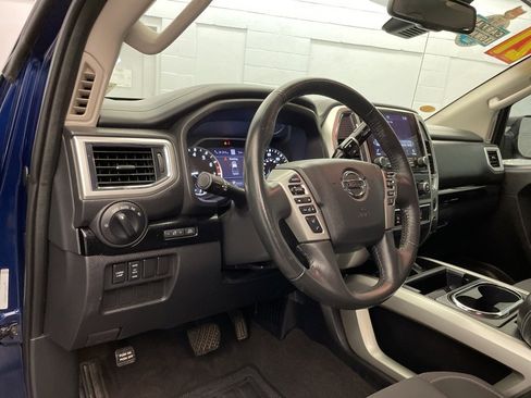 Used 2021 Nissan Titan SV w/ SV Convenience Package image 18