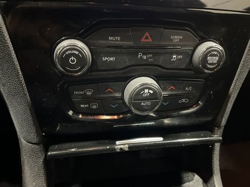 Used 2018 Chrysler 300 S w/ 300S Premium Group image 22