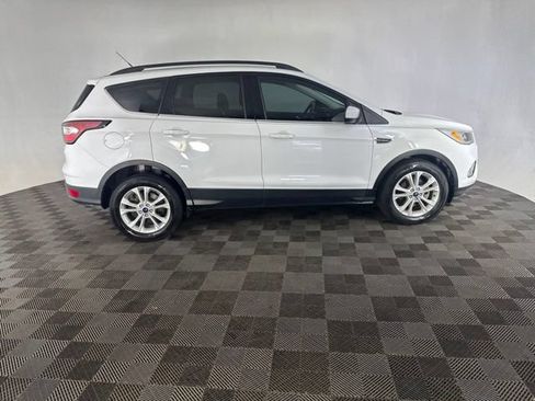 Used 2017 Ford Escape SE w/ SE Leather Comfort Package FWD image 4