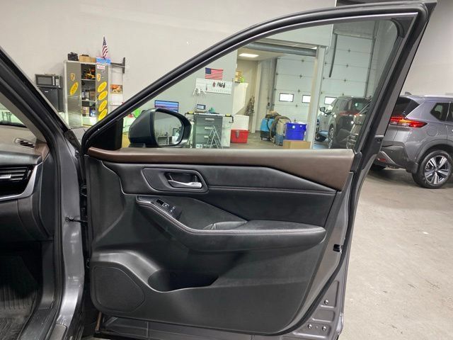 Certified 2023 Nissan Rogue SL w/ SL Premium Package AWD/4WD image 28