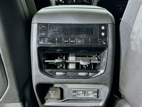 Used 2025 Jeep Grand Cherokee L Limited w/ Black Appearance Package image 33