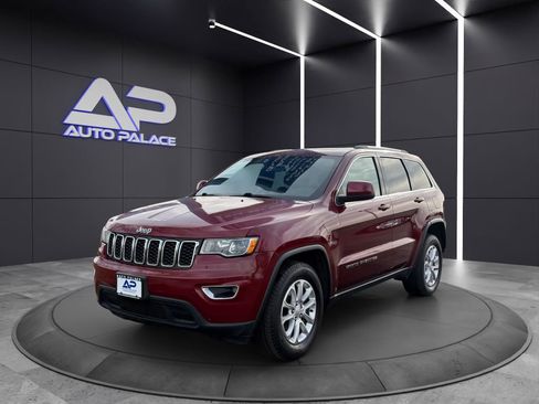 Used 2021 Jeep Grand Cherokee Laredo image 1