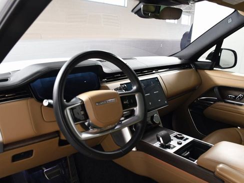 Used 2023 Land Rover Range Rover SE image 12
