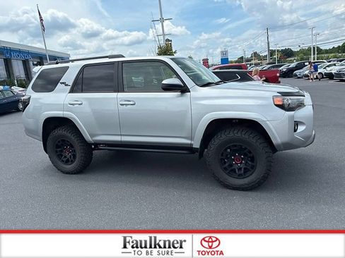 Used 2023 Toyota 4Runner TRD Off-Road AWD/4WD image 4