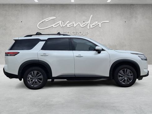 Certified 2025 Nissan Pathfinder SV FWD image 17