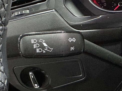 Used 2019 Volkswagen Tiguan SE w/ Panoramic Sunroof Package image 33