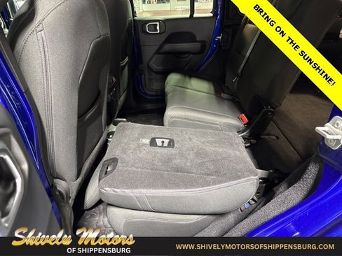 Used 2018 Jeep Wrangler Unlimited Sahara w/ LED Lighting Group image 29