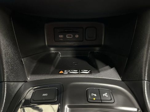 Used 2024 Chevrolet Equinox Premier image 25