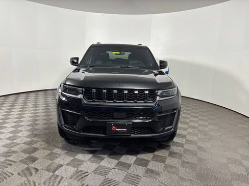 New 2026 Jeep Grand Cherokee Altitude AWD/4WD image 2