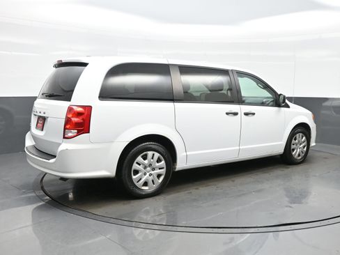 Used 2019 Dodge Grand Caravan SE w/ UConnect Hands-Free Group image 6