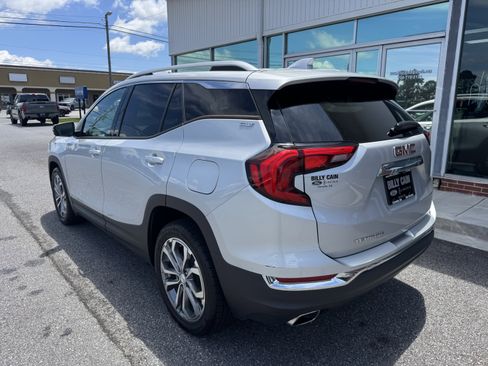 Used 2019 GMC Terrain SLT w/ Preferred Package FWD image 2