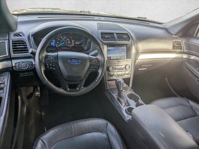 Used 2018 Ford Explorer XLT w/ Equipment Group 202A FWD image 14