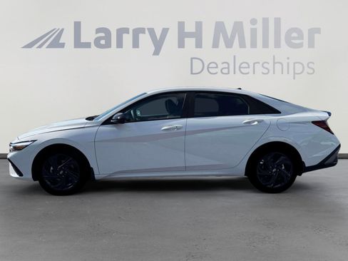 New 2026 Hyundai Elantra SEL Sport FWD image 3