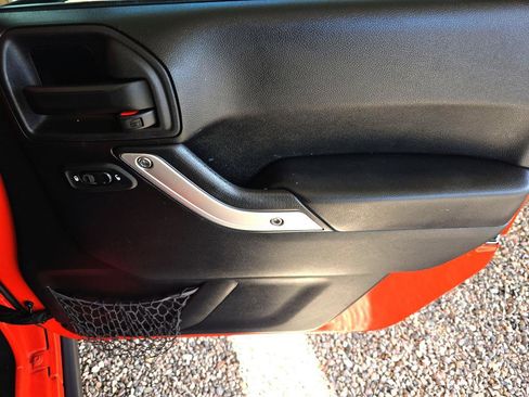 Used 2015 Jeep Wrangler Unlimited Rubicon w/ Connectivity Group image 25