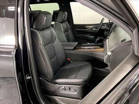 Used 2024 Cadillac Escalade ESV Sport Platinum image 10