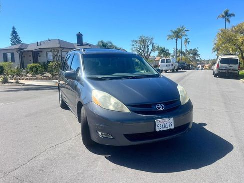 Used 2006 Toyota Sienna XLE w/ XLE Pkg 6 FWD image 1