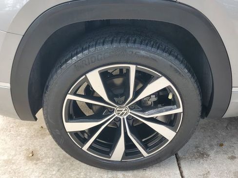 Used 2024 Volkswagen Atlas SEL Premium R-Line image 7