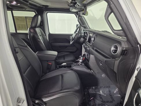 Used 2022 Jeep Wrangler Unlimited Sahara AWD/4WD image 33