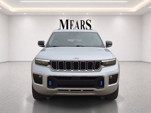 Used 2022 Jeep Grand Cherokee Overland w/ Luxury Tech Group IV AWD/4WD image 8