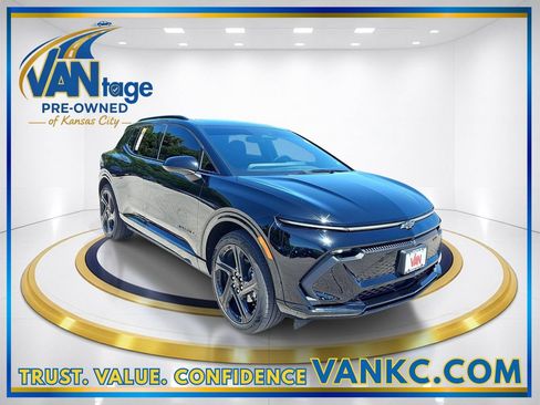Used 2024 Chevrolet Equinox EV RS FWD image 3