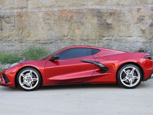 Used 2022 Chevrolet Corvette Stingray Preferred Cpe w/ Z51 Performance Package RWD image 8
