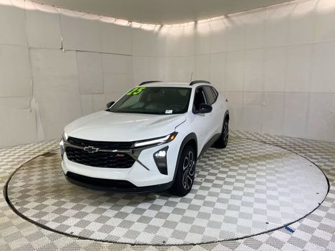 Used 2025 Chevrolet Trax RS FWD image 20