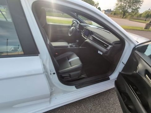 Used 2025 Toyota Camry SE FWD image 2