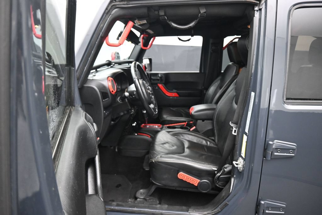 Used 2016 Jeep Wrangler Unlimited Rubicon w/ Connectivity Group AWD/4WD image 10