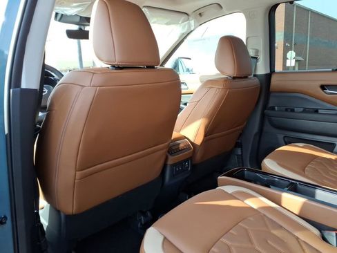 New 2026 Nissan Pathfinder Platinum image 26