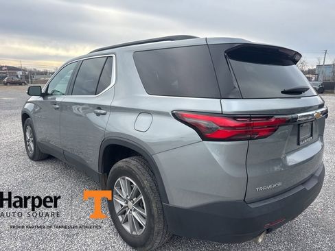 Used 2023 Chevrolet Traverse LT image 3