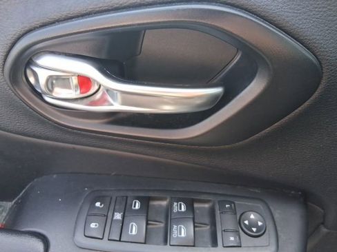 Used 2020 Jeep Cherokee Latitude Plus image 14