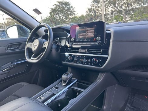 Used 2025 Nissan Pathfinder SV image 24