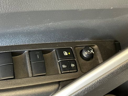 Used 2025 Toyota Corolla Cross AWD Hybrid w/ Convenience Package image 12