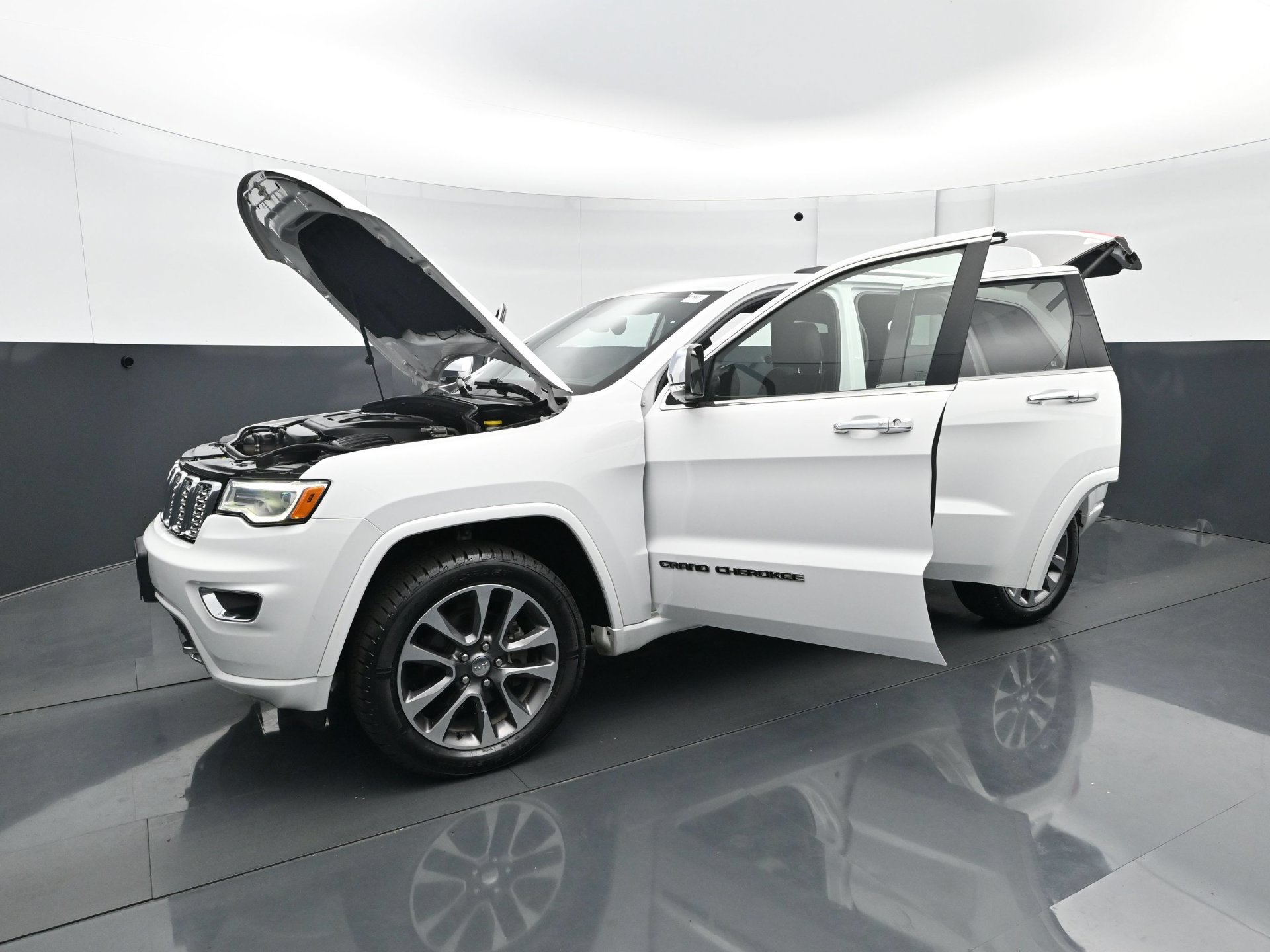 Used 2017 Jeep Grand Cherokee Overland AWD/4WD image 29