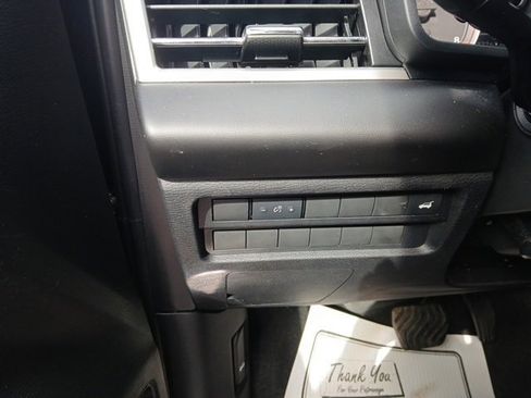 Used 2024 Mitsubishi Outlander SE image 32