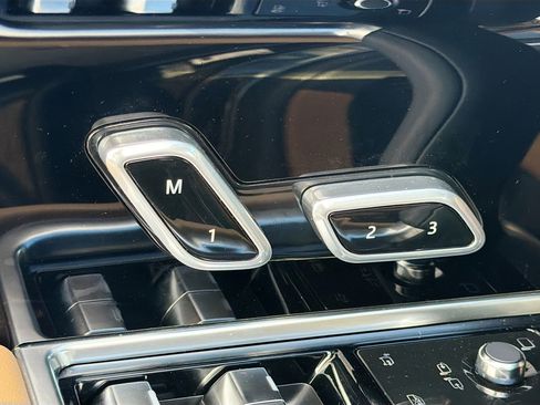 Used 2025 Land Rover Range Rover Autobiography image 25