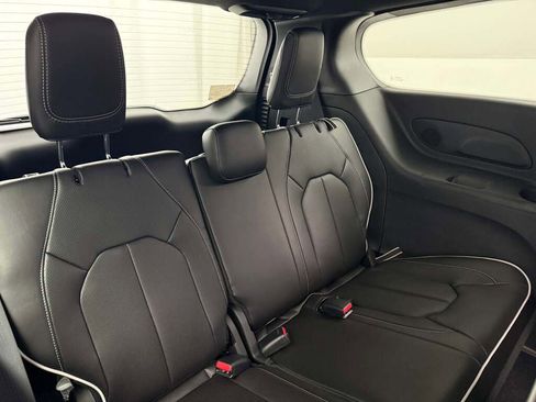 New 2026 Chrysler Pacifica Limited image 39