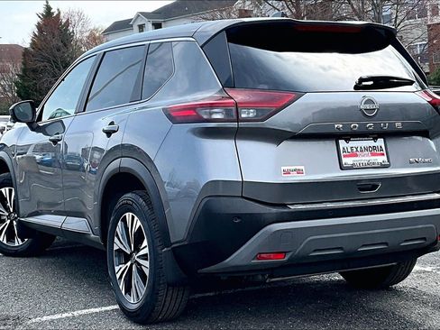 Used 2023 Nissan Rogue SV image 11