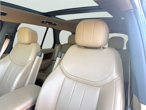 Certified 2025 Land Rover Range Rover SE AWD/4WD image 16
