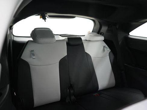 Used 2025 Toyota Sienna LE AWD/4WD image 12