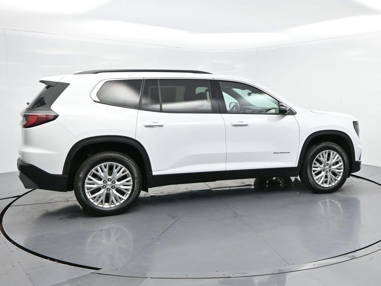 Used 2026 GMC Acadia Elevation w/ Elevation Premium Package FWD image 8